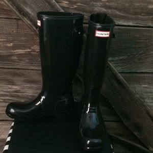 Hunter Rainboots size 7 glossy black